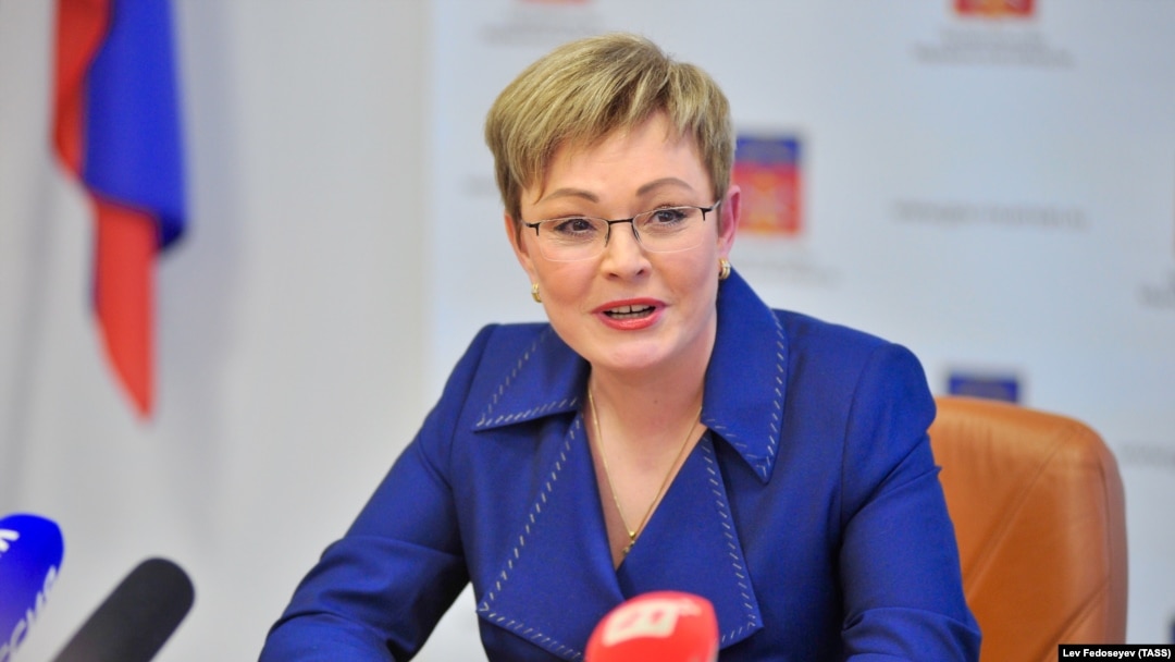 Murmansk regional Governor Marina Kovtun gives a press conference as she announces her resignation on March 21. 