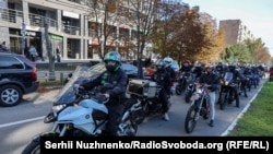 Колона байкерів на похороні 14-річного Іллі Гончарова, Вишгород, 2 жовтня 2026 року