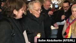 Mihai Șora, în stradă, la un protest în București