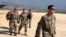  Generalul amaican Jospeh Votel, șeful comadamentului trupelor din Siria vizitând o bază aeriană din nord-estul Siriei