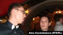 Куратор и член клуба бизнесменов MIB Алибек Тналиев (справа). Алматы, 7 августа 2014 года.