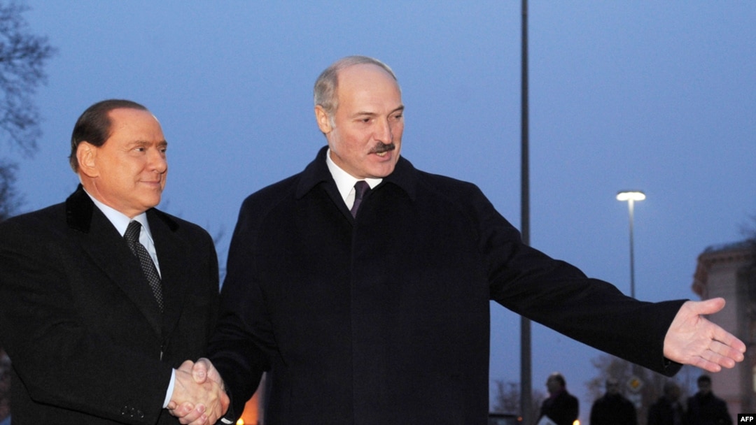 Belarusian President Alyaksandr Lukashenka (right) welcomes Italian Prime Minister Silvio Berlusconi to Minsk.