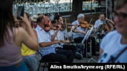 Вуличні музиканти в Криму, архівне фото