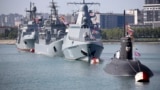 Кораблі ЧФ Росії під час святкування Дня Військово-морського флоту РФ у Новоросійську, 31 липня 2022 року. (Фото AP)