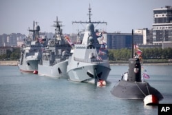 Российские военные корабли во время празднования Дня ВМФ РФ в Новороссийске, 31 июля 2022 года