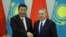 Президент Китая Си Цзиньпин (слева) и президент Казахстана Нурсултан Назарбаев. Астана, 8 июня 2017 года.