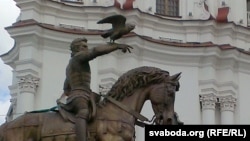 Belarus - Guard placed to new monument to Duke Alherd in Vitsebsk, 26Jun2014