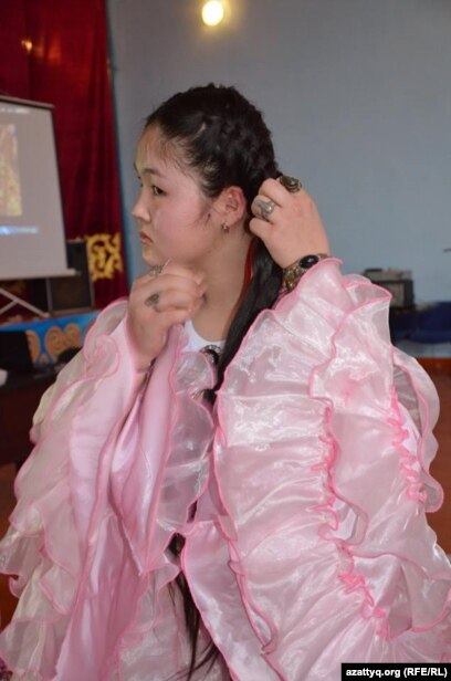 Кәрі ханымдар көңілді секс видеолары Жаңа толық метражды порнофильмдер