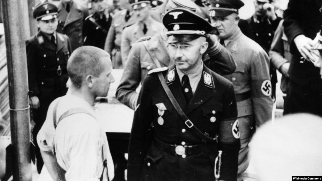 Рейхсфюрер СС Генрих Гиммлер посещает концлагерь Дахау, 1936 год