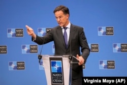 Secretarul general al NATO, Mark Rutte, la conferința de presă la încheierea reuniunii miniștrilor de externe NATO la sediul Alianței din Bruxelles, 4 decembrie 2024.