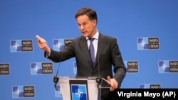 Mark Rutte NATO-főtitkár sajtótájékoztatója Brüsszelben 2024. december 4-én