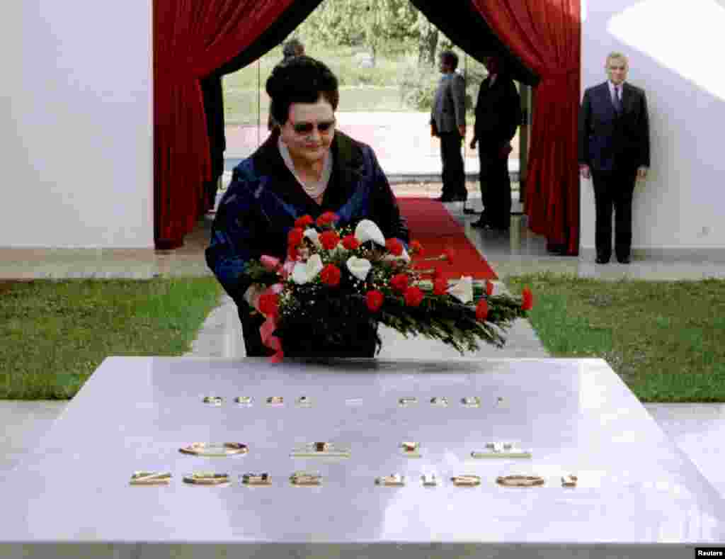 Jovanka Broz, Kuća cvijeća, Beograd, maj, 1998. 