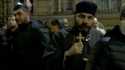 Tbiliside geý temaly film görkezilende protestçiler bilen polisiýa çaknyşdy