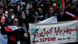 تجمعی در پاریس در حمایت از معترضان در ایران