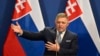 Liderul de la Bratislava, Robert Fico, a încercat fără succes să-i convingă pe liderii de la Kiev, Moscova și Bruxelles să permită Gazprom să trimită în continuare gaze prin conductele din Ucraina. Contractul Gazprom-Ucraina expiră la 1 ianuarie și nu va fi înnoit.