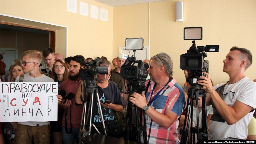 На судові засідання у «справі Бутрименка» ходить багато людей. Запоріжжя, 23 серпня 2019 року