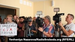 На судові засідання у «справі Бутрименка» ходить багато людей. Запоріжжя, 23 серпня 2019 року