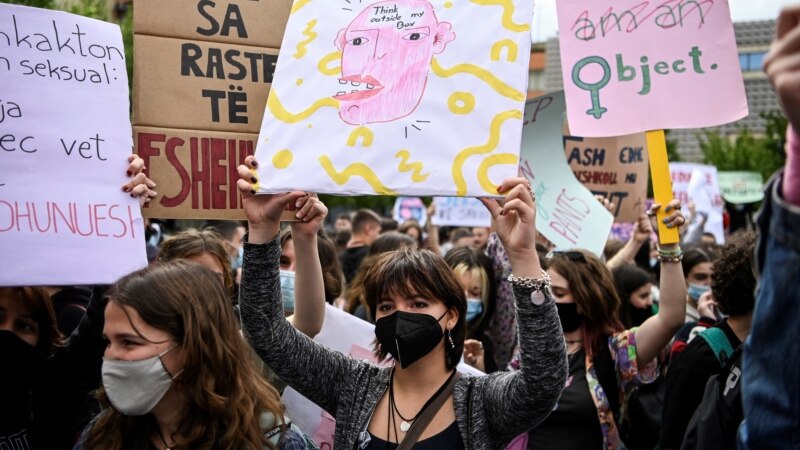 Fytyrat e protestës kundër ngacmimeve seksuale