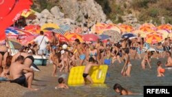 Prema ruskim zvaničnim podacima, Crnu Goru je 2016. godine posjetilo 282.800 hiljada ruskih turista