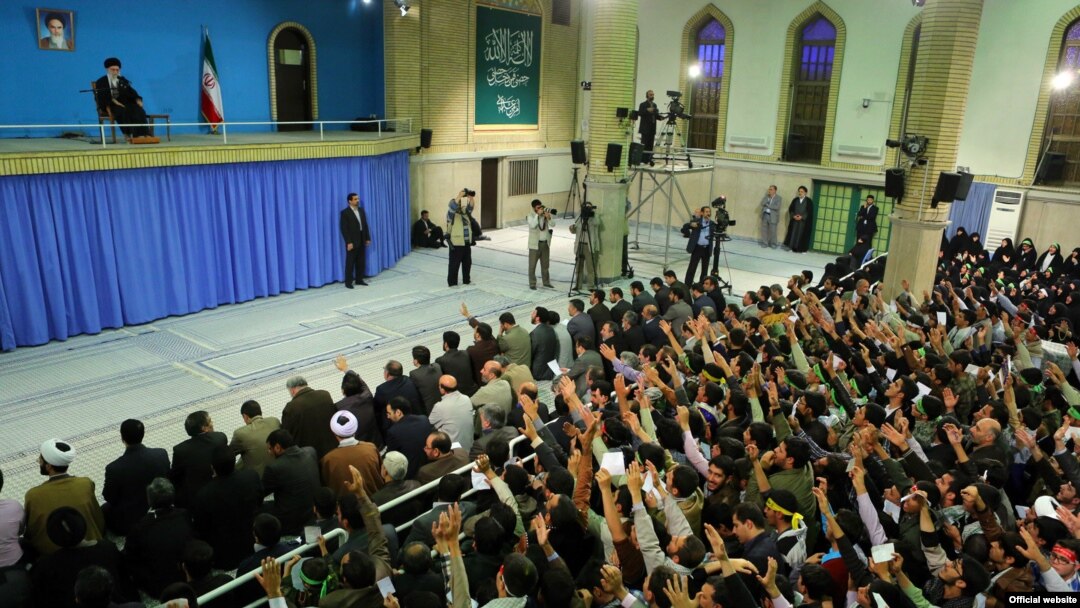 آیت‌الله علی خامنه‌ای می‌گوید که به مذاکره خوشبین نیست، اما این مذاکرات ضرری هم ندارد.