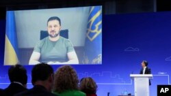 Владимир Зеленский обращается к участникам международной конференции по послевоенному восстановлению Украины