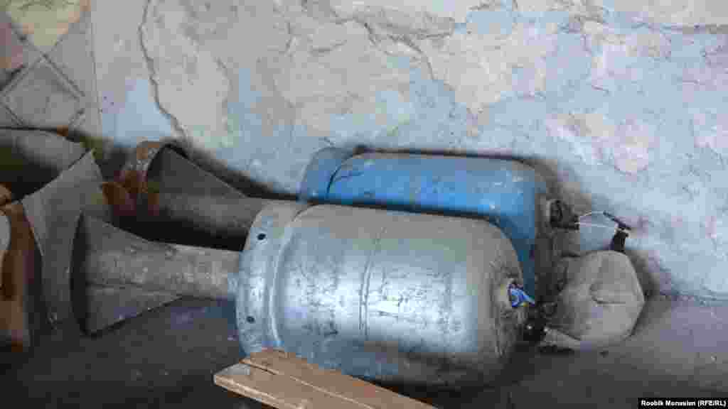 بمب&zwnj;هایی که به دست شورشیان ساخته میشوند (این بمب&zwnj;ها آماده بودند ولی شلیک نشده اند)