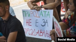 Blokada puta da se spriječi izgradnja hidroelektrana na rijeci Došnici, na planini Kožuf, juli 2025. Izvor: Changemakers4all