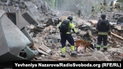 «Під завалами зруйнованих будинків продовжують шукати людей. Рятувальні роботи тривають»