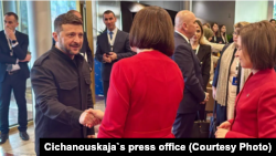 Уладзімір Зяленскі, Сьвятлана Ціханоўская і Мая Санду на сустрэчы ў Тыране