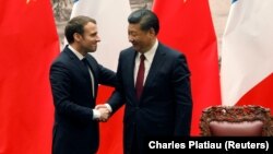 French President Emmanuel Macron (left) and Chinese President Xi Jinping in Beijing in January 2018