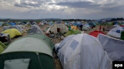 Migrantët në kufirin Greqi-Maqedoni
