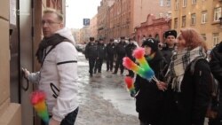 "ЛГБТ-спецназ" штурмует отдел полиции