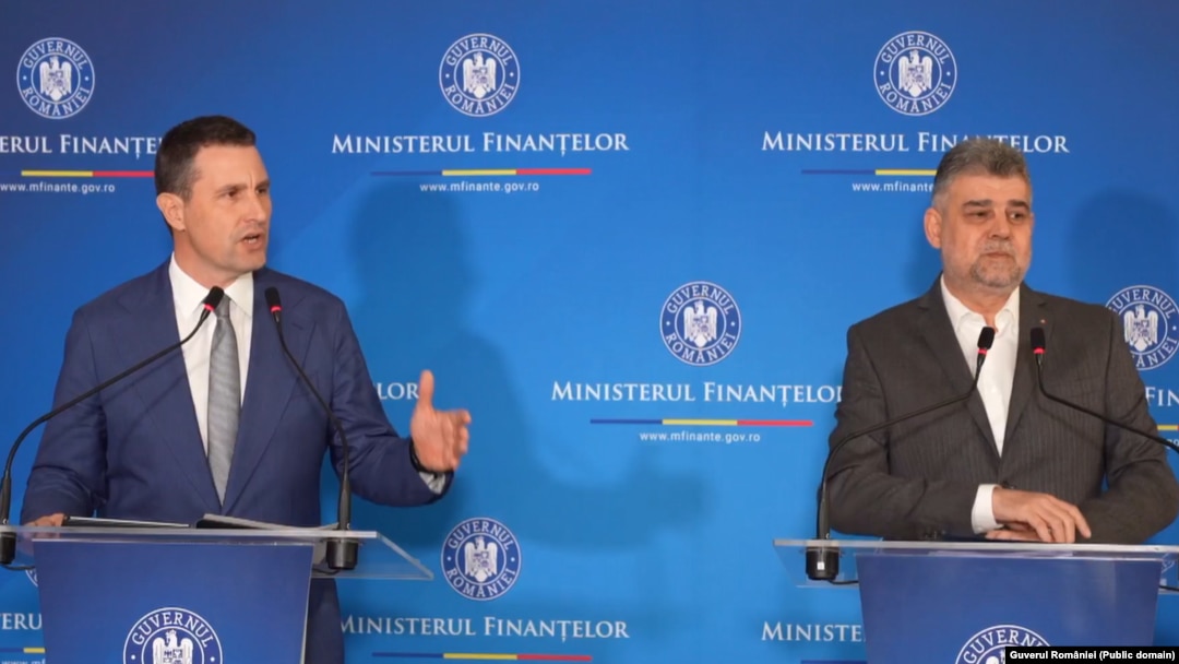 Premierul Marcel Ciolacu (d) și ministrul Finanțelor, Tanczos Barna (s). 15 ianuarie 2025.