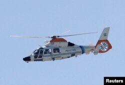 Un elicopter al poliției transportă câțiva jucători ai Argentinei după ce parada victoriei cu autocarul a fost anulată, Bunoes Aires, 20 decembrie 2022.
