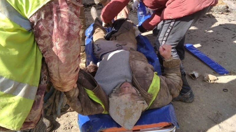 В Керчи мужчину засыпало грунтом в траншее – спасатели