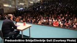 Vučić se obraća pristalicama tokom posete Boru, 21. februar 2026.