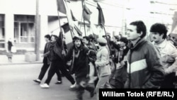 Timișoara, Decembrie 1989. Pe 17 Decembrie tancurile și baionetele regimului comunist au ucis protestatari, dar nu au oprit revolta