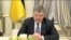 Порошенко наградил Маккейна за укрепление отношений между Украиной и США (видео)