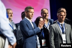 Петер Мадьяр, лідер угорської опозиційної партії "Тиса" під час з'їзду партії в Надьканіжі, Угорщина, 12 липня 2025 року