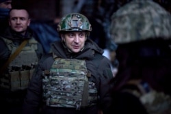 Владимир Зеленский во время поездки в прифронтовые районы Донбасса, февраль 2021 года