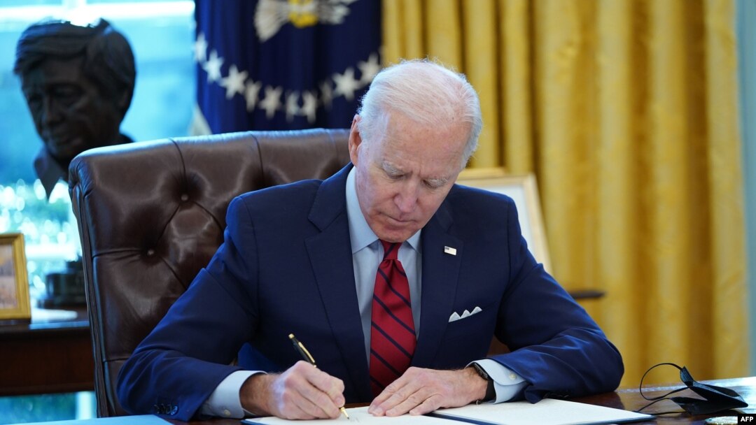 Joe Biden u Ovalnom uredu Bijele kuće, Washington (28. januar 2021.)
