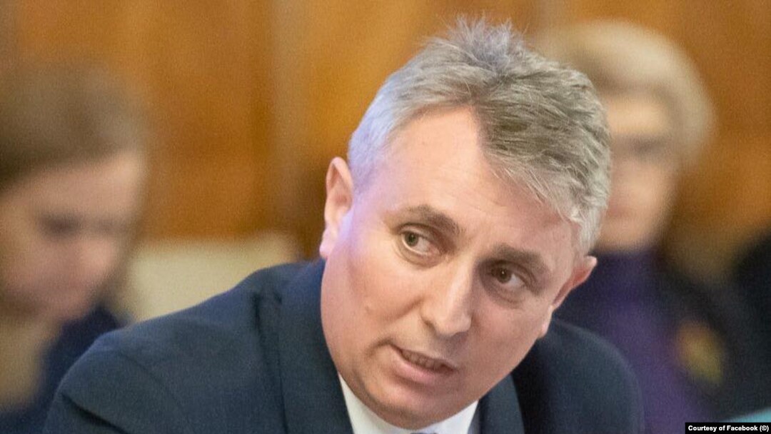 Ministrul Lucian Bode a declarat marți că teza sa de doctorat „este în regulă, iar titlul de doctor acordat în anul 2019 este menținut”. El a precizat că va revizui printr-o erată erorile de citare problematice din cele 7 pagini menționate de comisia de etică. 