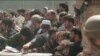 Șapte civili afgani au murit în mulțimea din fața aeroportului din Kabul