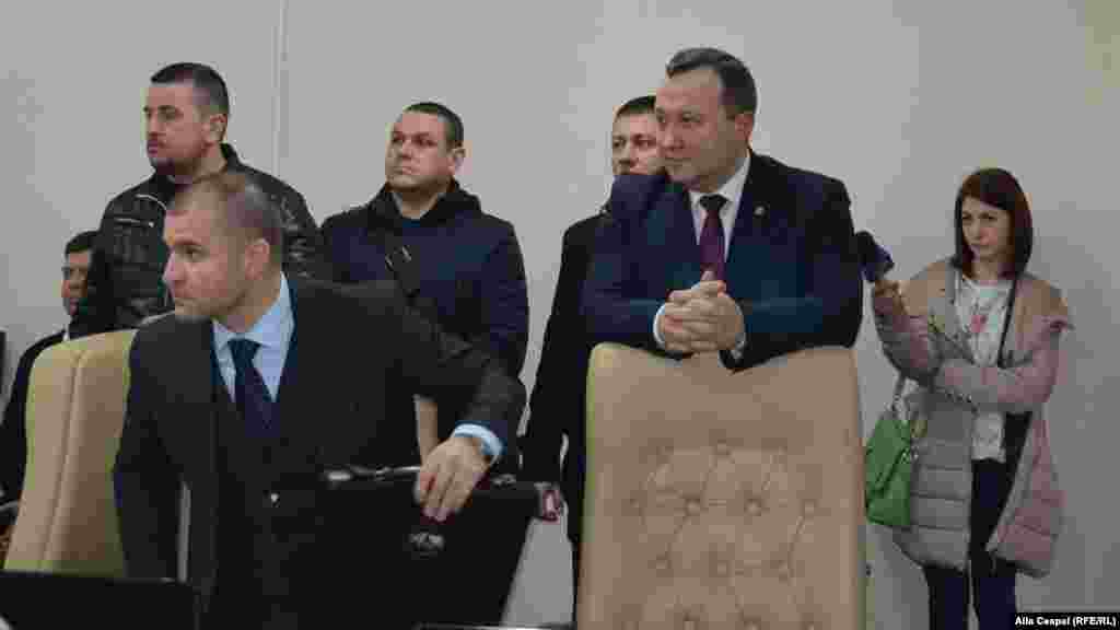 Ministrul justiției Vladimir Cebotari (stânga) și procurorul general Corneliu Gurin (dreapta)