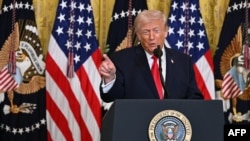 Трамп заявив, що «із Зеленським набагато складніше домовитися»