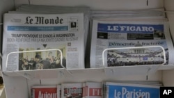 Le Monde și Le Figaro, două dintre cele mai vândute ziare franceze.