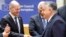 Olaf Scholz német kancellár (b) és Orbán Viktor miniszterelnök Brüsszelben 2024. február 1-jén