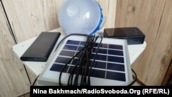 Повербанки, лампи – те, що мають чернігівці на випадок відключення електроенергії