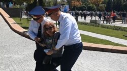 В Казахстане снова задерживают оппозиционных активистов и блогеров