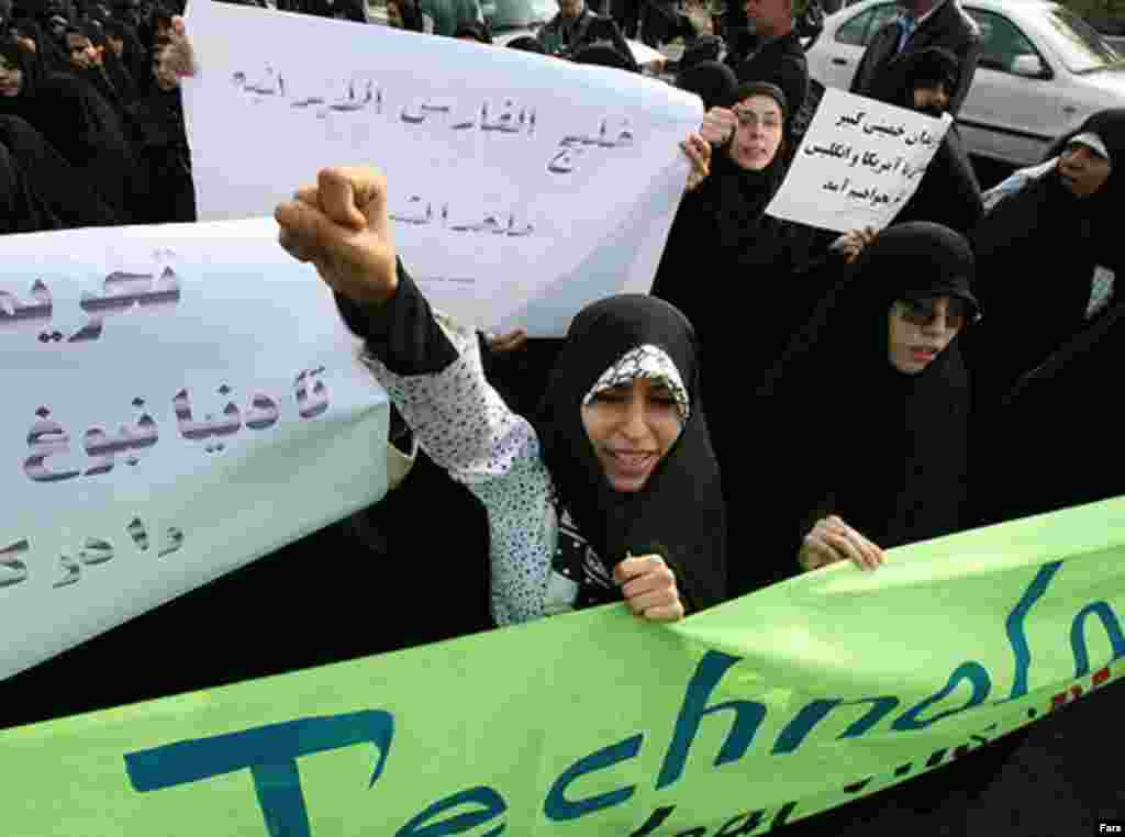 Iran,Hundreds of Iranian students crowded outside the British Embassy in Tehran, 04/01/2007